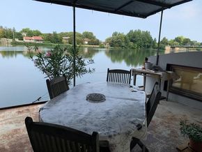 Terrasse sur l'eau