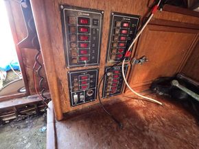 Commanche 32  - Electrical Panel