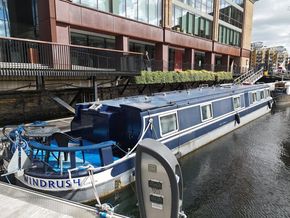 Widebeam 60 x 10 Cruiser Stern with London Mooring - Exterior