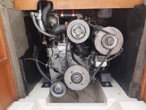 Hunter Horizon 30 Bilge Keel - Engine