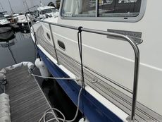 2000 Hardy Marine 32 Commander