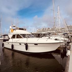 1988 Fairline Corniche 31 Tri-Cabin