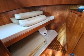 2008 Linssen Grand Sturdy 380 AC cabin interior with wooden finish and cushioned seating.