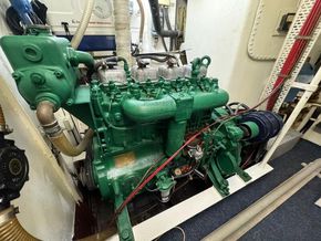 Custom Pilothouse Trawler 48ft Yacht Liveaboard - Engine