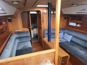 Moody 376  - Saloon