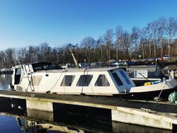 Dutch Barge with mooring option at Roydon Marina Village