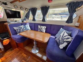 Cromarty 36  - Saloon