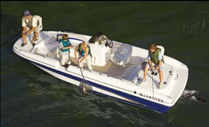 Glastron Deck Boat DX 205