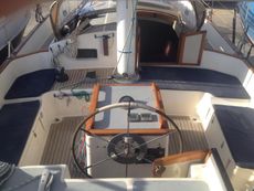 Freedom 40 Centre Cockpit