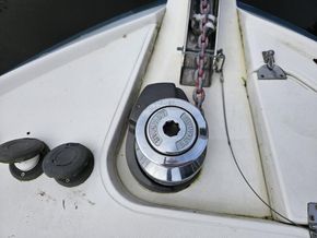 Birchwood 360 Challenger FLYBRIDGE - Windlass