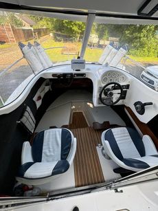 2006 Quicksilver 630 Pilothouse