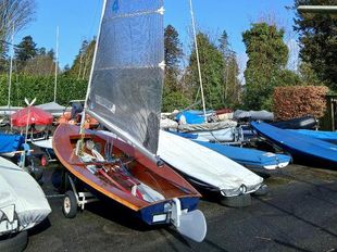 Elegant Solo Sailing Dinghy