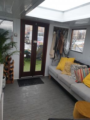 Large Summer wheelhouse with patio doors