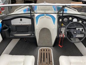 Rinker 186 Captiva Bow Rider - Cockpit
