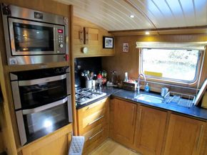 Wide Beam 60ft x 10ft Collingwood - Galley