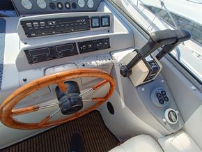 Sealine 290 Ambassador  - Helm Controls