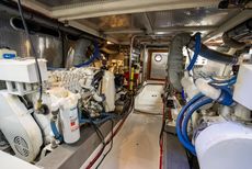 2000 Offshore Yachts Pilothouse