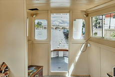 "Wild Raven" houseboat with spectacular freehold London mooring