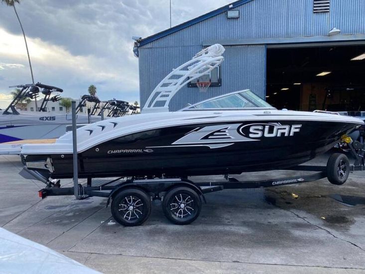 2023 Chaparral 23 surf