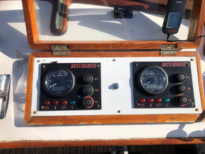 Flybridge engine instruments