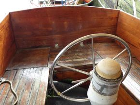 Endurance 35 Sailing Yacht - Helm