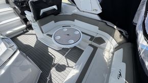 2017 Monterey 275 Sport Yacht 12
