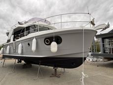 2017 Beneteau Swift Trawler 30