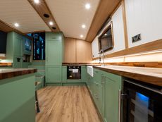 BESPOKE BOAT CO 65ft WIDEBEAM