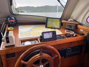 Deck saloon steering and navigation position