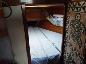 V berth cabin