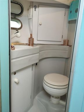 Salle d'eau parentale avec 2 placards tout comme celle des invités