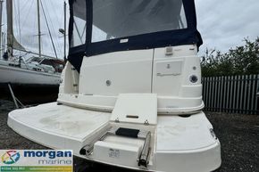 Rinker-Fiesta-Vee-250-ladder-2