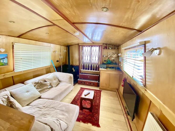 57ft x 10ft Wide Beam houseboat