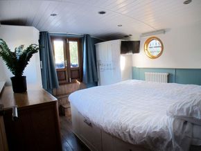 Wide Beam 57ft with London mooring  - Cabin