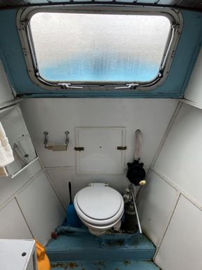Marine flush toilet