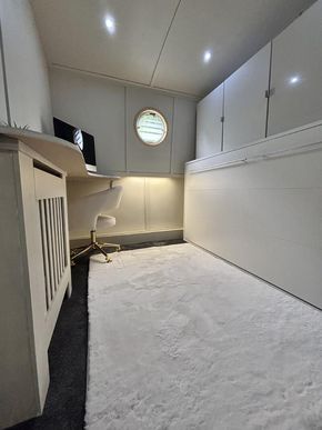 bedroom 2/office