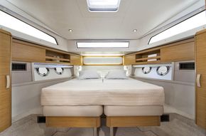 2025 Greenline 48 Fly 10