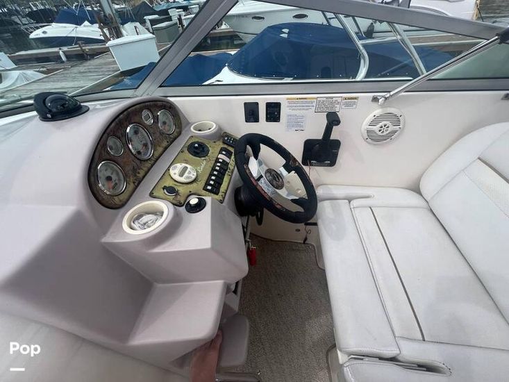 2005 Rinker fiesta vee 270