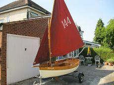 NUTSHELL Classic sailing Dinghy