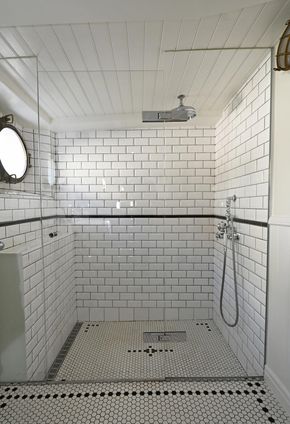 En suit toilet and shower