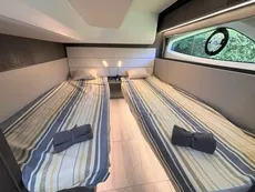 2025 Sealine C390