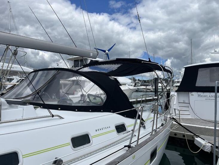 Exceptional condition Beneteau Oceanis 423 - Two Cabins