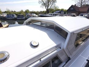Connoisseur 1370 Large centre cockpit 3 double cruiser - Coachroof/Wheelhouse