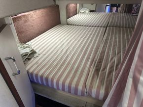 1992 Regal 300 Commodore 5
