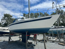 1982 Moody 27