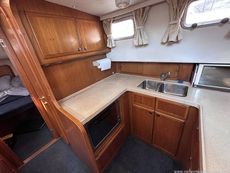 2001 Aquastar 38