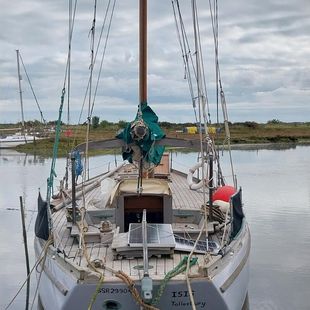 Long Distance Classic Cruising Yacht Liv