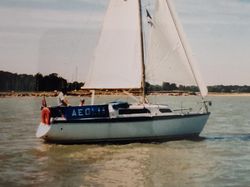 Tomahawk sailing yacht