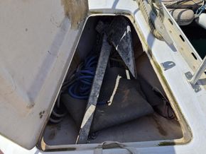 GibSea 90  - Anchor Locker