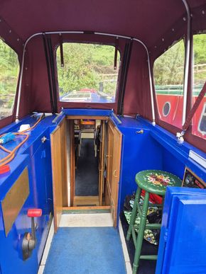 Spacious semi trad stern